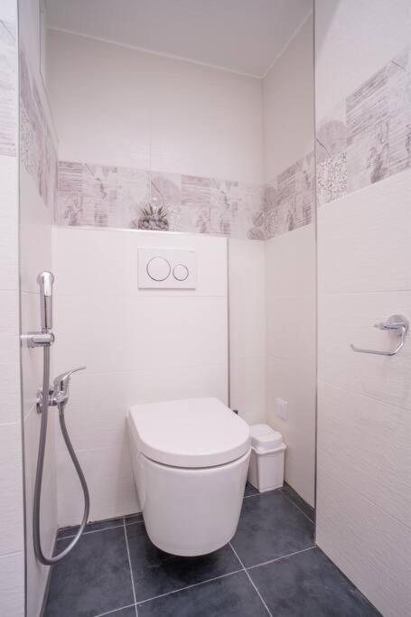Sukromny Staromestsky Apartman V Uzasnej Lokalite/Cozy Old-Town Apartment In A Great Neighborhood Bratislava Exterior foto