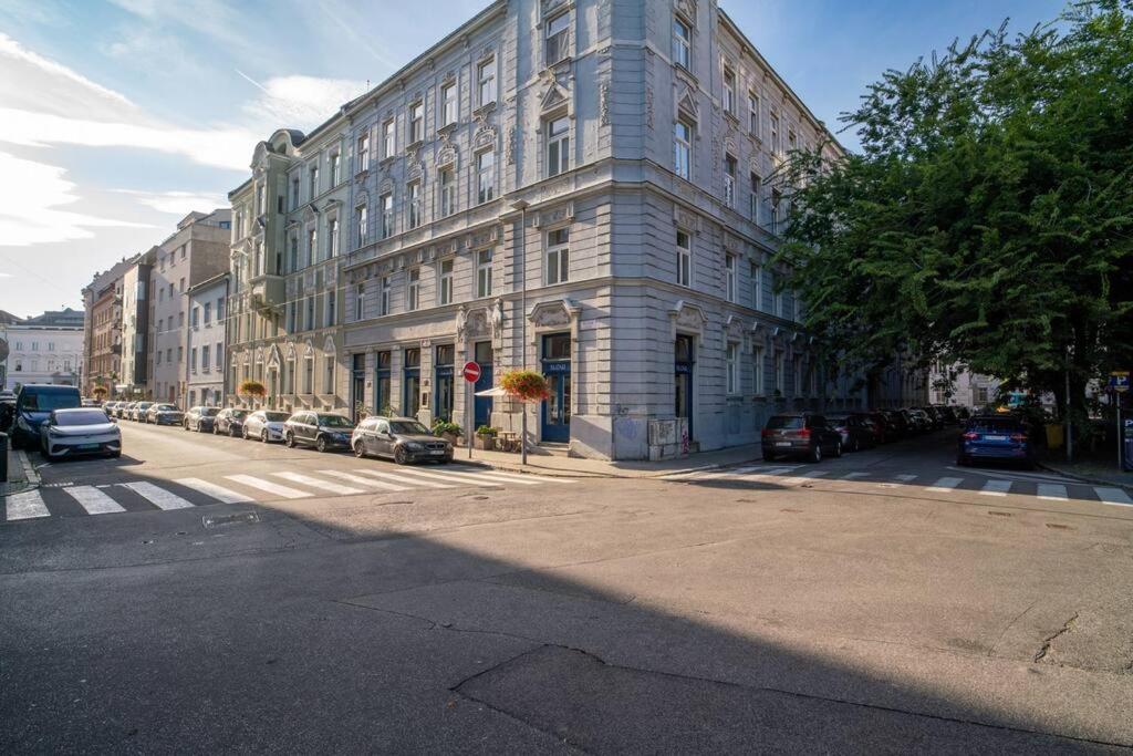 Sukromny Staromestsky Apartman V Uzasnej Lokalite/Cozy Old-Town Apartment In A Great Neighborhood Bratislava Exterior foto